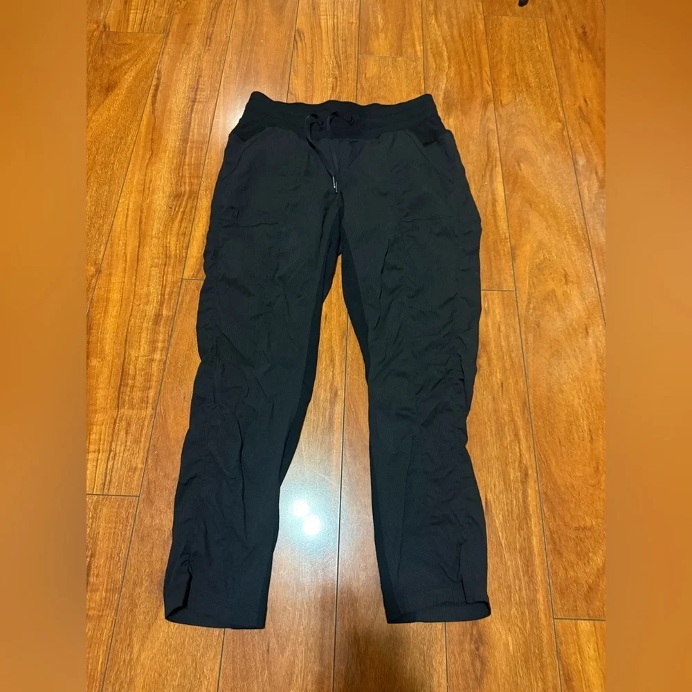 Lululemon athletica women Black Jogger Pants - Comfort Fit